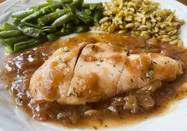 French Onion Chicken, Chicken Breast with Rib Meat in Sauce, Orzo & Green Beans - Individual Meal